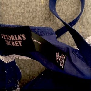 • Victoria’s Secret
• 32-B
• plunge style